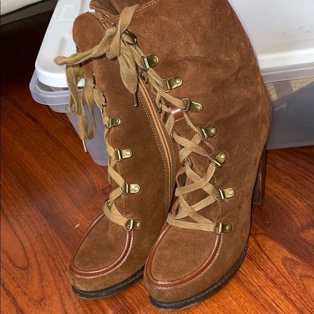 Gorgeous vintage Charles David boots